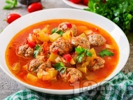 Рецепта Мексиканска супа топчета с кюфтета, домати, зелен боб и грах